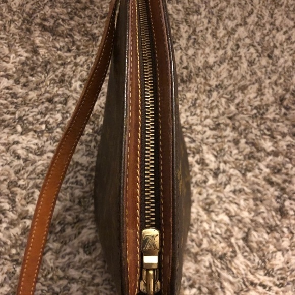 100% Auth. Louis Vuitton - Picture 2 of 8